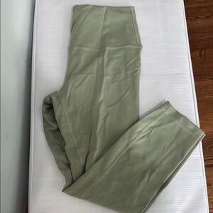 Lululemon Olive Wunder Under Leggings size 8 25"
